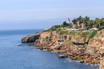 Vista da costa de Cascais em Portugal