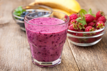  Blueberries raspberries banana smoothie