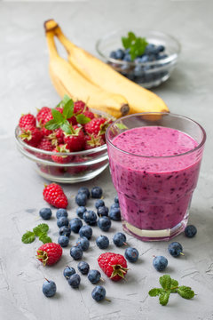 blueberries raspberry banana smoothie