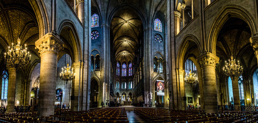 Fototapeta na wymiar Interni di Notre Dame - Paris