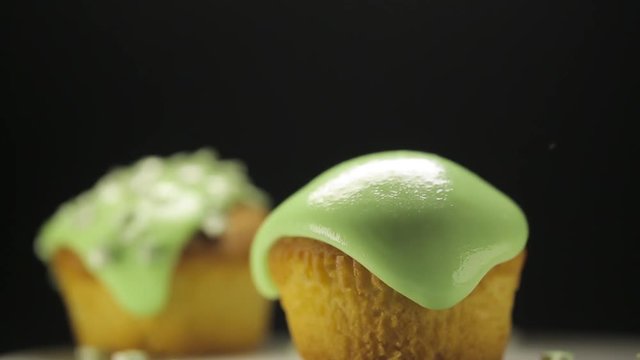 Warm green crem pour on cake