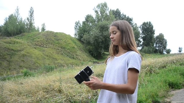 Epic fail: girl, wanted to take a selfie, losing her phone. Nature