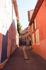 Roussillon et le sentier des ocres, Lubéron, Vaucluse, France.