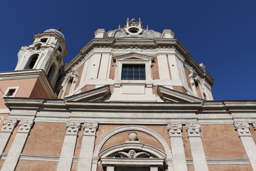 Fototapeta na wymiar Façade de l'église Santa Maria di Loreto à Rome