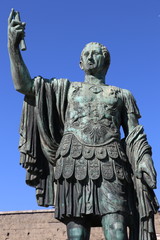 Statue d'empereur &agrave; Rome