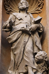 Obraz premium Statue d'une église à Rome