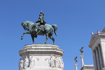 Fototapeta na wymiar Statue du monument à Victor-Emmanuel II à Rome 