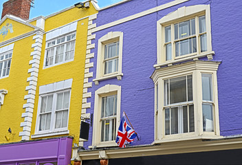 Bunte Fassaden in Glastonbury / Somerset, Südengland