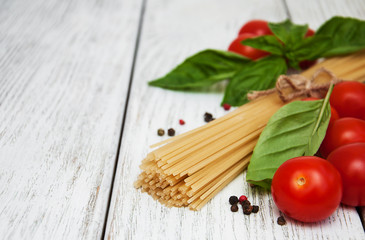 spaghetti, basil and tomatoes