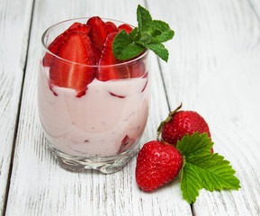 yogurt with fresh strawberries