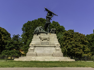 Monumento alla libertà nella piazza VIII agosto a Bologna © MyBionicEye