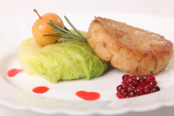 chicken on lettuce with Berry Sauce
