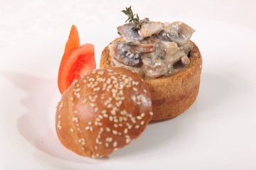 mushrooms baked with chicken in bread