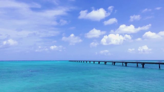 宮古島　下地島空港の海と船