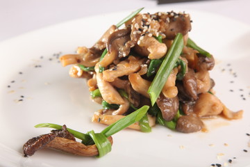 warm mushroom salad with meat