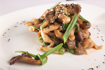 warm mushroom salad with meat