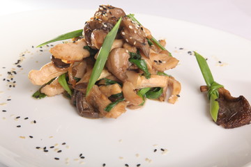 warm mushroom salad with meat