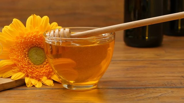 Composition of honey, honeycomb, fruits, bee bread and flowers (RL Pan, No 10.3)