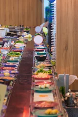 Rolgordijnen Japan restaurant belt buffet © pongmoji