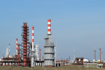 Obraz premium Distillation columns, pipes and other equipment furnaces refinery.