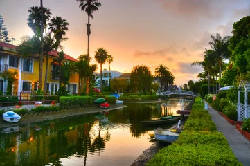 Fotobehang Huizen aan de Venice Beach Canals in Californië. © belyay