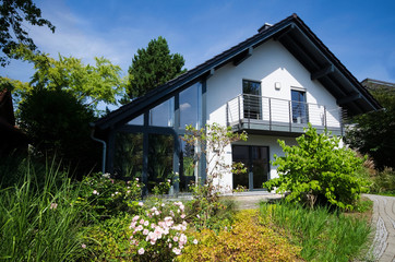 schönes Einfamilienhaus mit Garten
