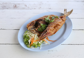Fried Seriola fish in blue dish.