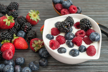 Fototapeta premium yogurt with forest berries