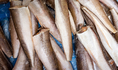 Obraz premium fish on the counter in the supermarket