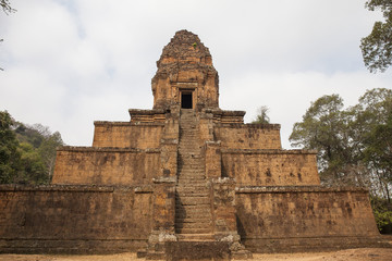 Fototapeta premium Mountain temple in Angkor, Cambodia