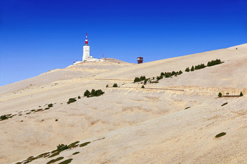 Désert de pierre au sommet du Mont Ventoux