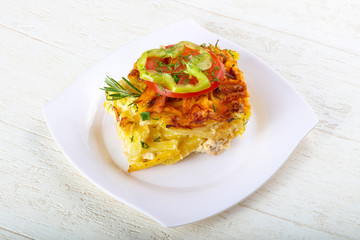 Chicken pie with tomato