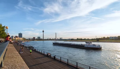 Deurstickers Düsseldorf Uferpromenade © Simon