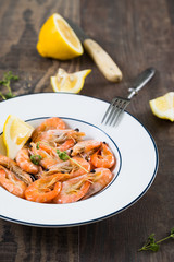 Boiled shrimp with lemon