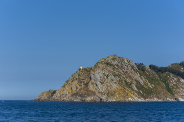 Fototapeta na wymiar Faro de la isla de San Martiño (Islas Cíes, Pontevedra - España).