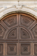 Detail of the portal in Gothic-Renaissance style.
