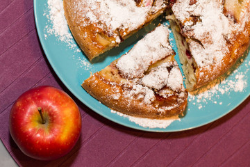 Apple Pie and the red apple 