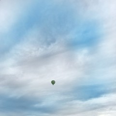 Im Heißluftballon über der Erde schweben