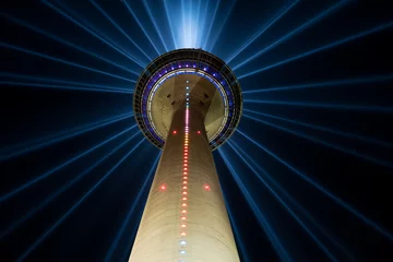 Rheinturm bei Nacht © Simon