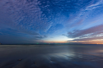 Fototapeta na wymiar Beach and beautiful cloud after sunset in Rayong, Thailand