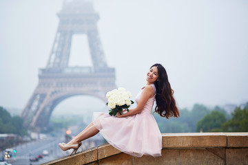 Parisian woman in front of the Eiffel tower