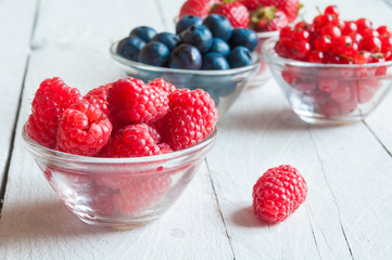 Assorted red and blue berries 