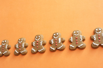Slanted row of gingerbread men cookies