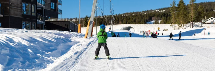 Fotobehang Child on drag lift in Trysil © Mikkel Bigandt