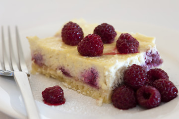 Ricotta cheesecake with raspberries