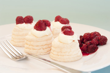 Meringue pavlovas with raspberries