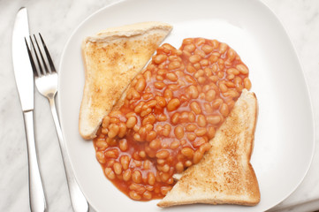 Baked beans and toasted bread in plate