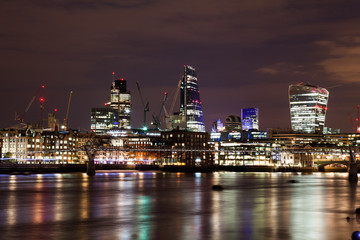 Fototapeta na wymiar London nights from the piers with Canary Wharf view