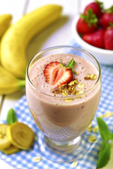 Banana smoothie with strawberry and oat.