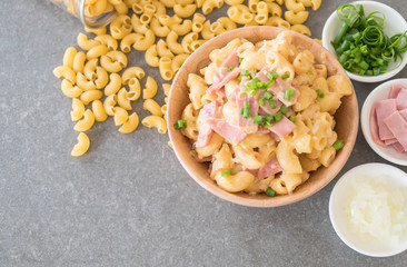 macaroni cheese and ham